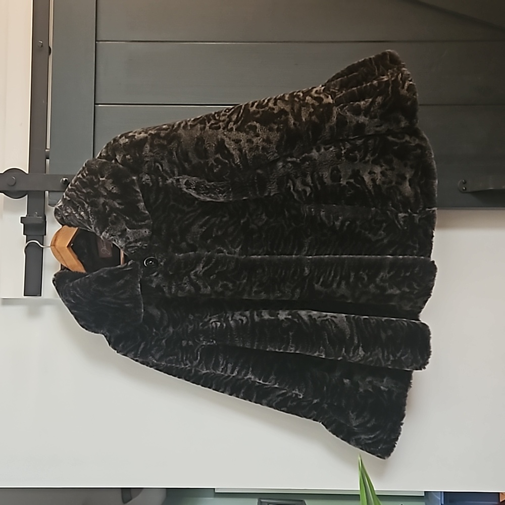 Jessica Cape Style Size 16 Faux Fur Jacket